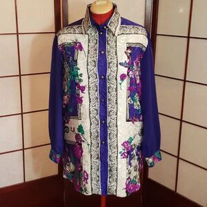 Three Flaggs Blue Beautiful Floral Print Blouse